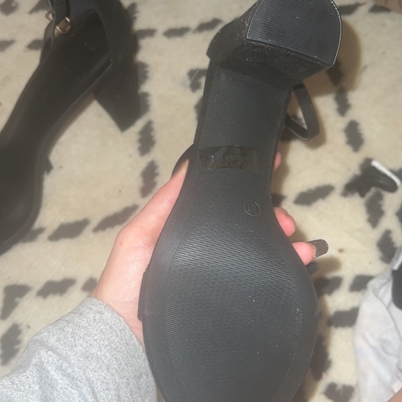 Black cute heels - Picture 3 of 3